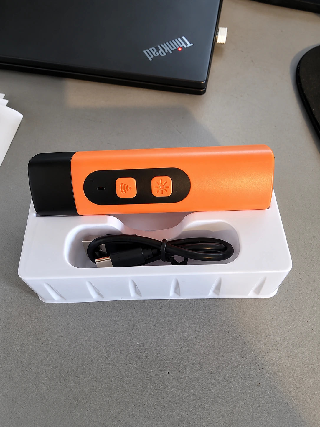 ZampaZen con cavo USB-C nella confezione